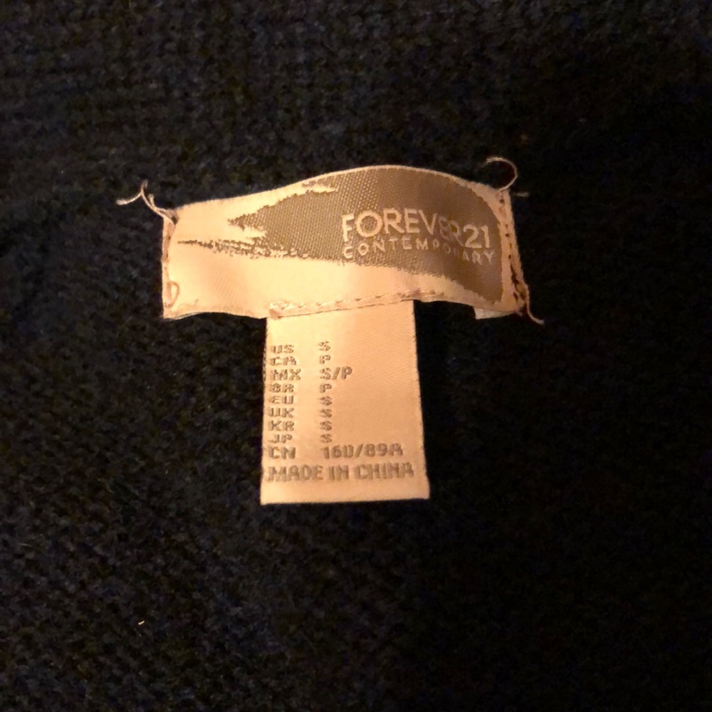 🔥Forever 21 Thick layered Sweater🔥 - Picture 4 of 10